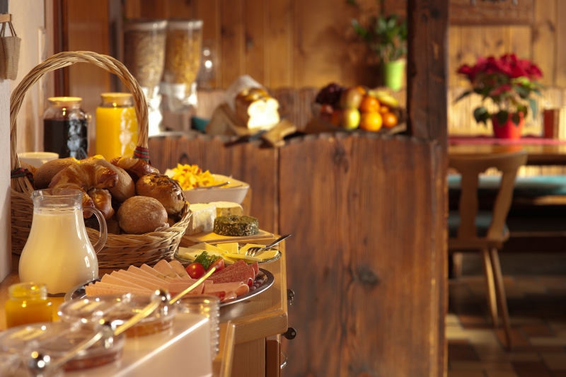 restaurant-VALDEROURE-min_breakfast-801827